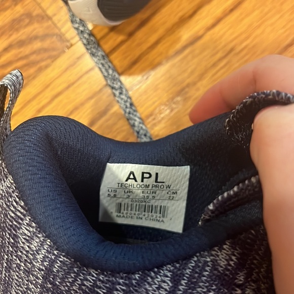 APL Woman’s Blue Techloom Prow Sneakers Size 5.5 - Picture 6 of 6